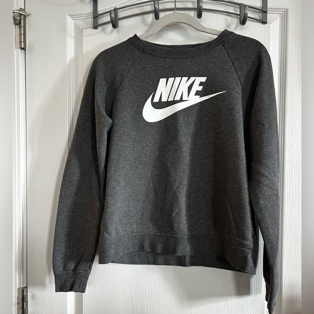 Nike Swoosh Women's Sweatshirt Sportswear Essential Logo Fleece Gray Size Small - Picture 1 of 12